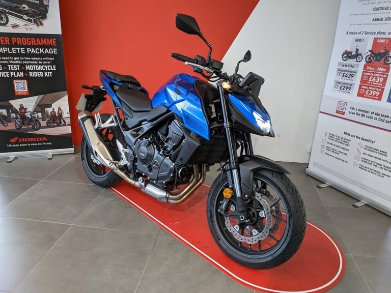 2025 HONDA CB750 HORNET BLUE METALLIC ULTRA LOW MILES FANTASTIC BIKE