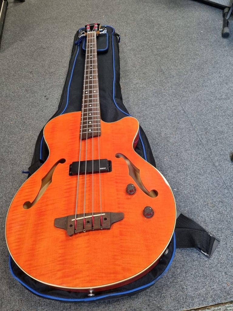 Yamaha BEX-4 Semi Acoustic Bass + Gigbag