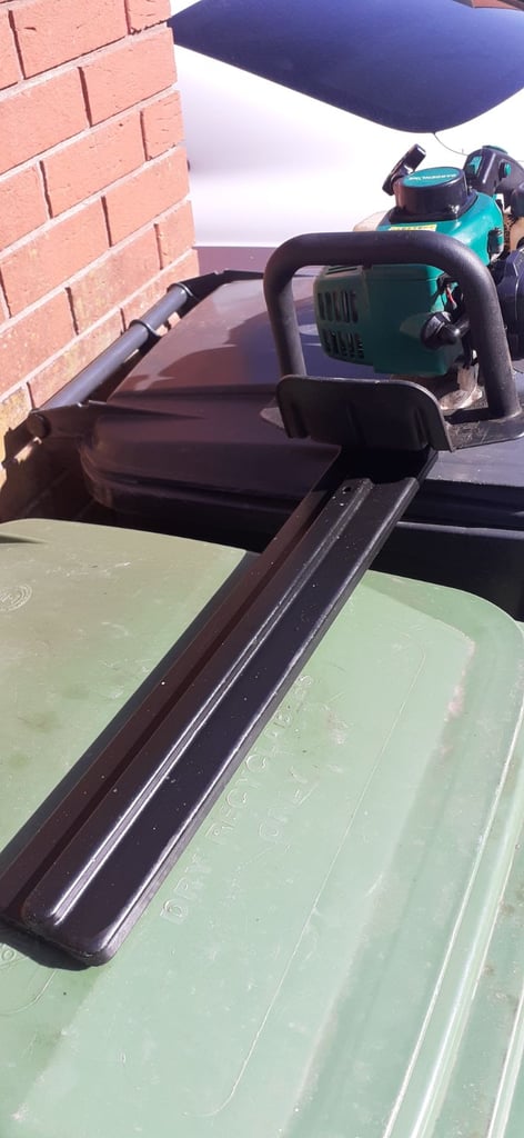 Petrol hedge trimmer double cutting blades 