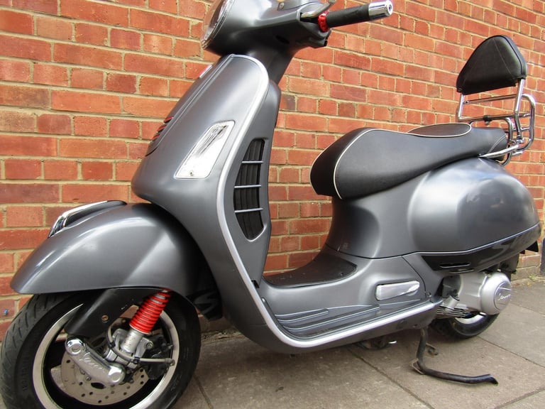 Piaggio Vespa GTS 300 * ONE KEEPER FROM NEW * 9850  MILES* MAT GREY * 
