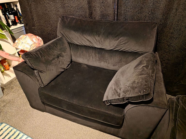Next 2 piece suite. Velvet easy clean. Fantastic Condition 