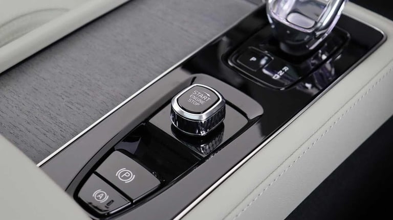 2025 Volvo XC90 T8 AWD PHEV Ultra Dark (Blond, Sunroof, Bowers &amp; Wilkins, 360 Camera) ESTATE ...