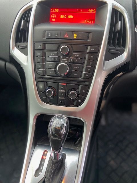 FOR SALE – 2011 Vauxhall Astra 1.6 Hatchback Automatic  – 88,600 miles – Good condition