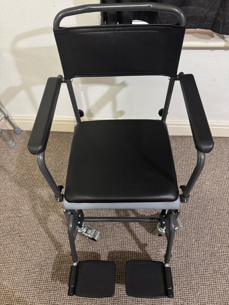 Wheel chair commode 