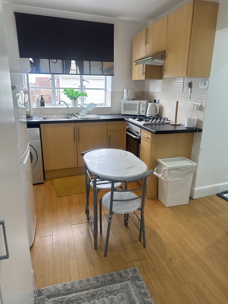 Fully furnished Studio Apartment in the Heart of Canterbury High Street ✨