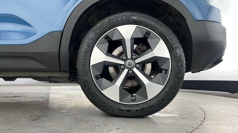 2022 Volvo XC40 2.0 B4P Ultimate Dark 5dr Auto SUV Petrol Automatic
