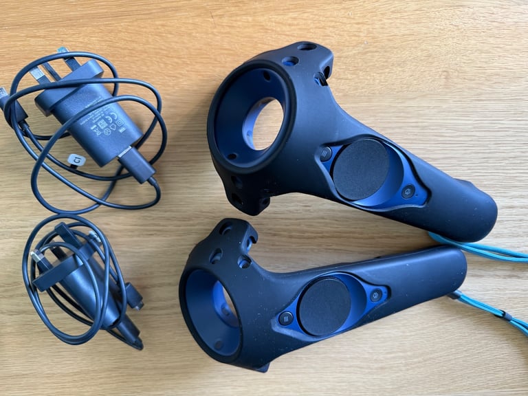 HTC Vive Pro v1 headset and controllers