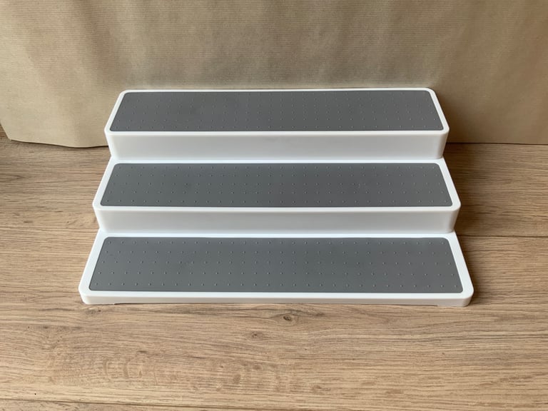 Cupboard storage steps