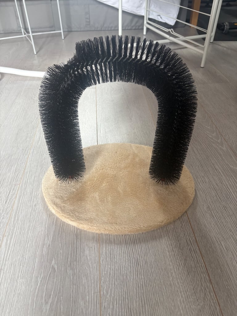 Cat grooming arch 