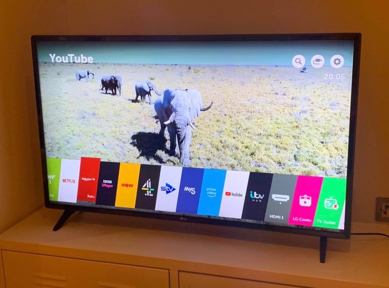 LG 43” Smart WiFi Full HD led tv Good working condition