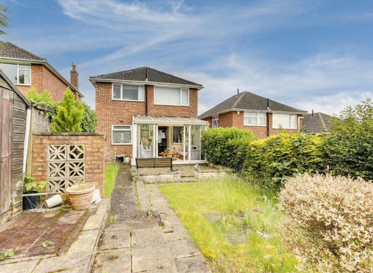 Modern 3-Bedroom House | Renovated | Fitted Kitchen | Garden | Gloucester Avenue, Nottingham - NG7