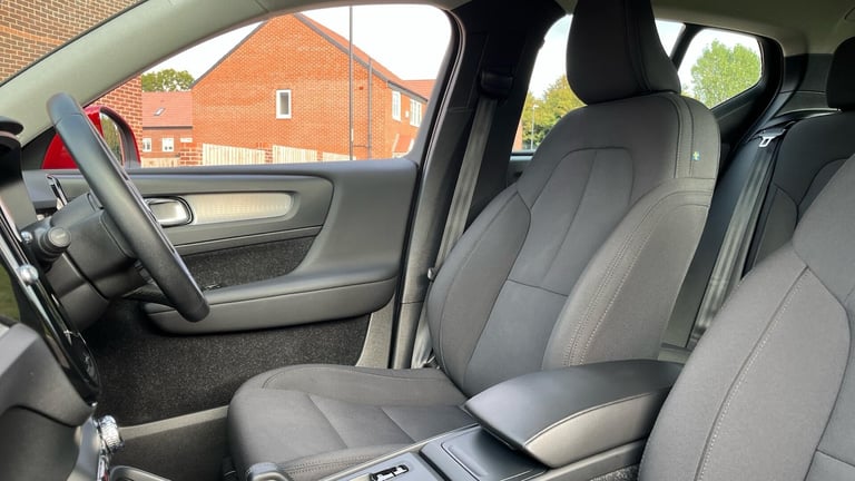 2020 Volvo XC40 Momentum B4 AWD mild hybrid ESTATE Petrol/Electric Hybrid Automatic