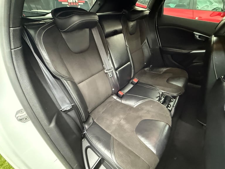2015 Volvo V40 2.0 T2 R-Design Hatchback 5dr Petrol Manual Euro 6 (s/s) (122 ps) HATCHBACK Petrol...