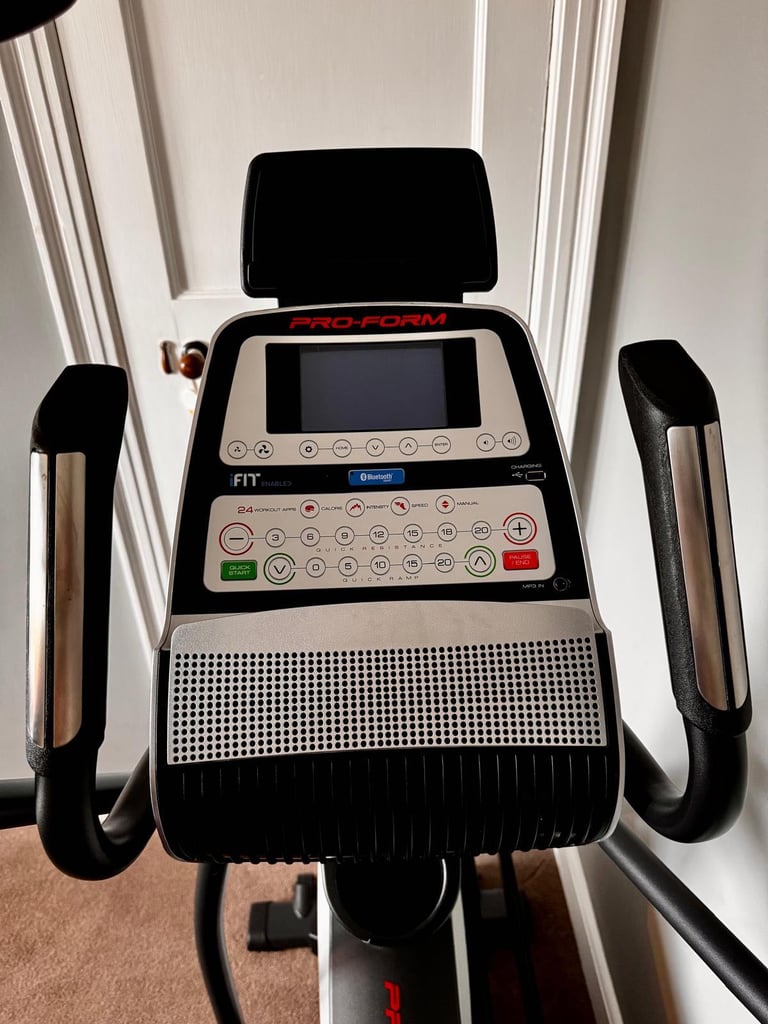 Cross Trainer - ProForm Endurance 720E Elliptical Trainer