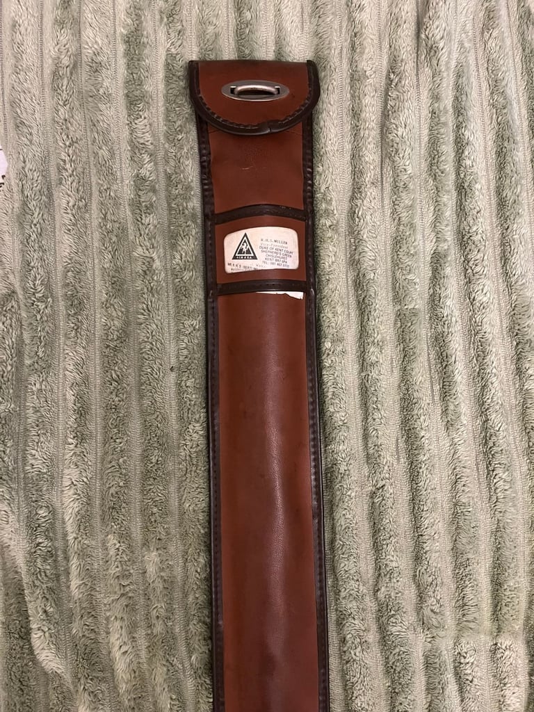 Beautiful Vintage 'Empire Match' One Piece Snooker Cue & Case