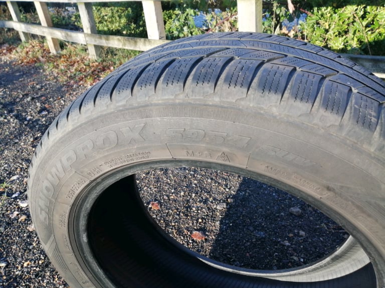 Two Toyo Snowprox S954 235 55 R18 104H SUV