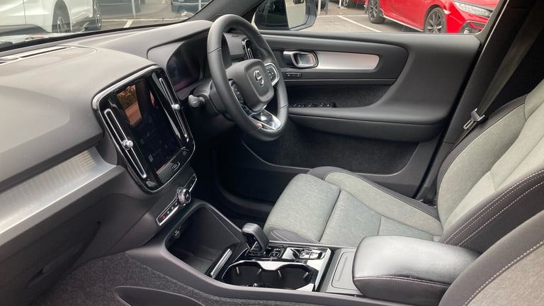 2022 Volvo XC40 2.0 B4P Plus Dark 5dr AWD Auto Petrol Estate Estate Petrol Automatic
