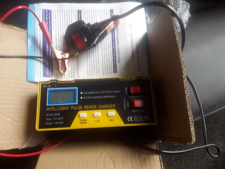 image for Vehicle battery charger 12v or 24v as led display heavy duty croc clips brand new 