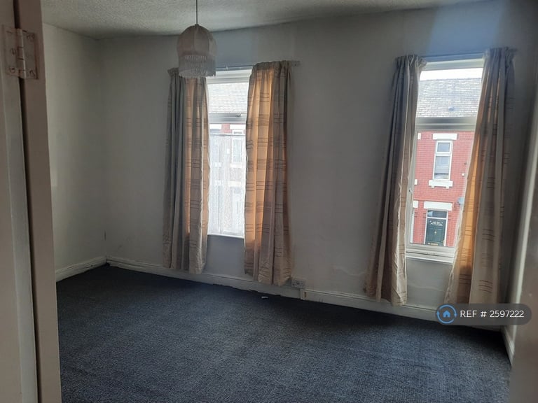 3 bedroom house in Old Hall Drive, Manchester, M18 (3 bed) (#2597222)