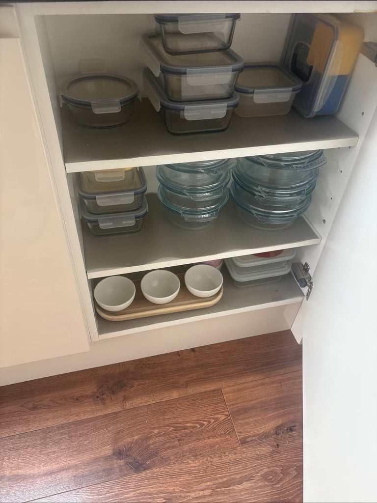 Kitchen Units for Sale Buyer to Collect and Dismantle with Siemens appliances