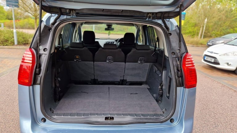 2011 Peugeot 5008
