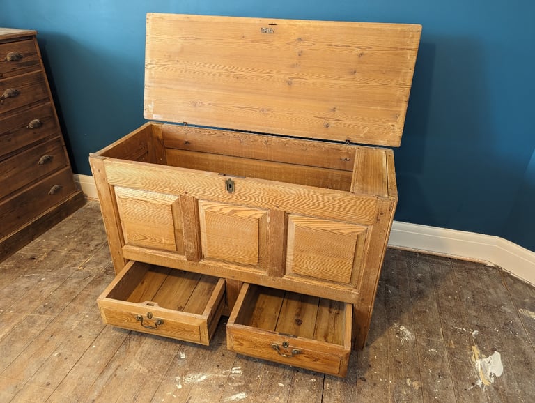 Antique Pine Mule Chest (Blanket Chest)