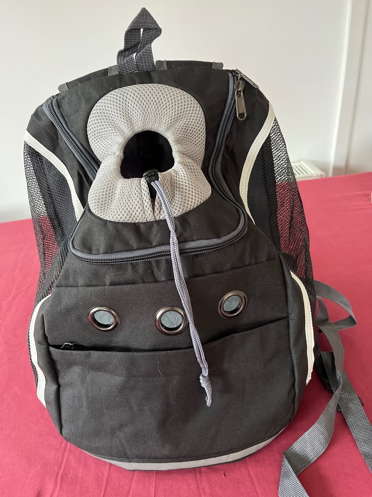 Small dog/puppy back/ front carrier