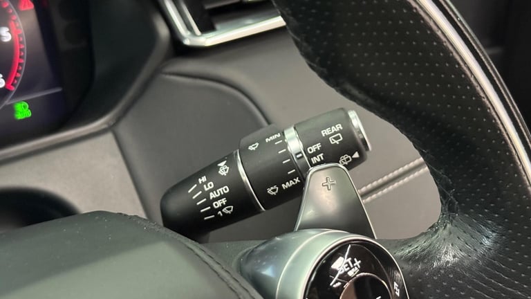 2019 Land Rover Range Rover Velar 2.0 D240 R-Dynamic HSE 5dr Auto ESTATE DIESEL Automatic