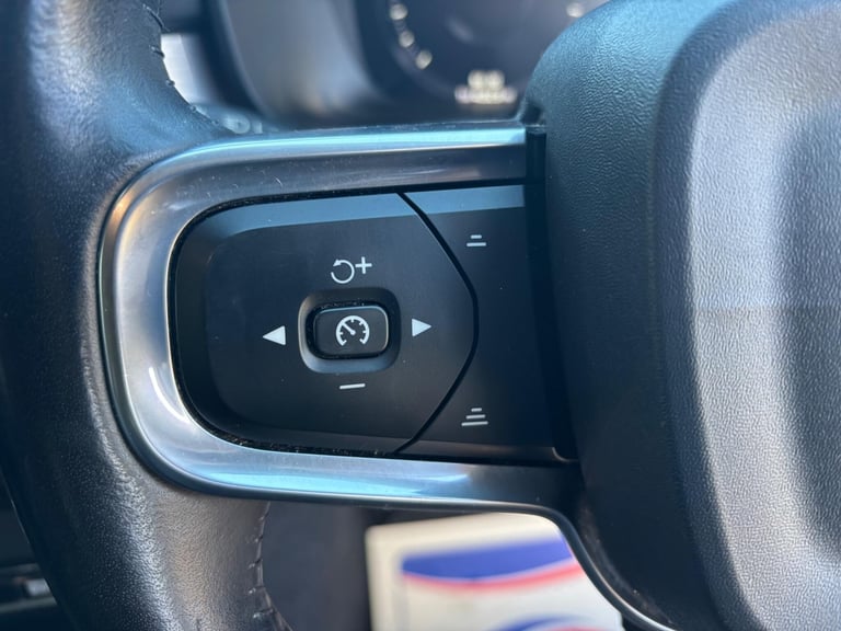 2019 Volvo XC40 1.5 T3 Momentum Pro Euro 6 (s/s) 5dr ESTATE Petrol Manual