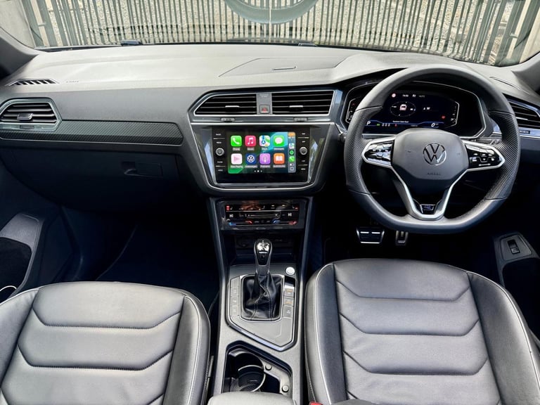 2023 Volkswagen TIGUAN R- Line Pan/r Cameras Full Service History heated steering