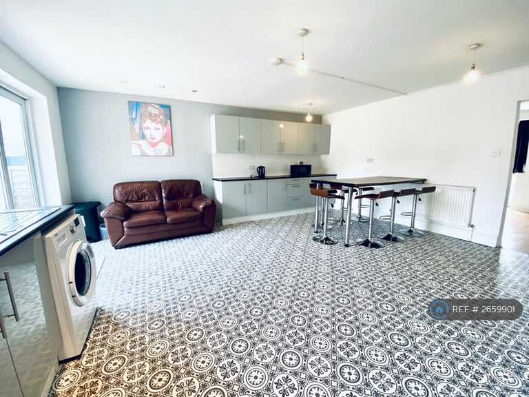 7 bedroom house in Eagle Street, Leamington Spa, CV31 (7 bed) (#2659901)