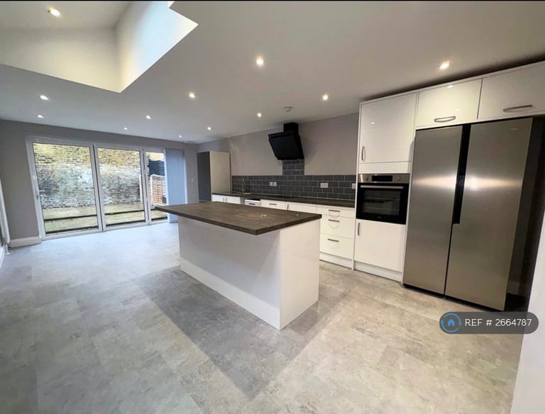 4 bedroom house in Selby Road, London, E11 (4 bed) (#2664787)