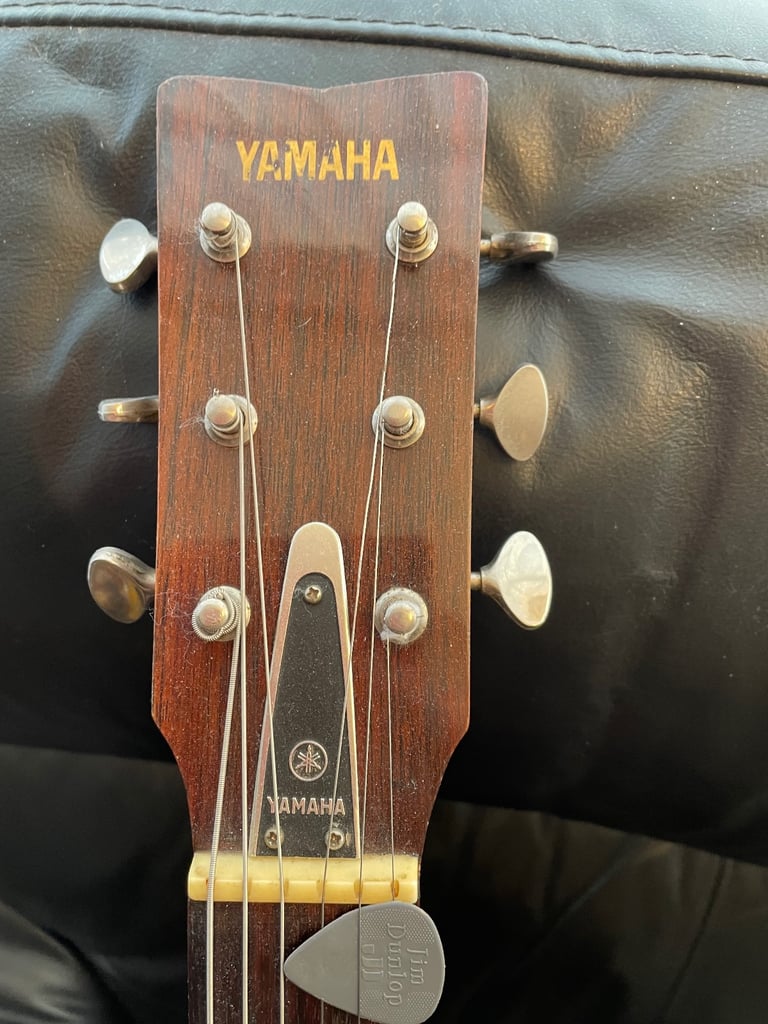 Vintage Yamaha fg-180 red label acoustic guitar