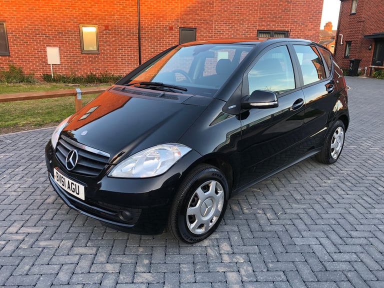 Mercedes-Benz (61) A Class A160 1.5 Petrol Classic SE 5dr. New MOT. Lady owners. ULEZ OK. Excellent.