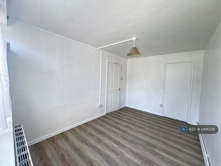 2 bedroom flat in Britton Street, Gillingham, ME7 (2 bed) (#2491338)