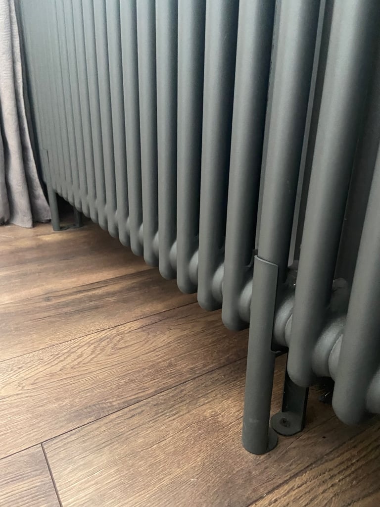 anthracite double radiator floor mount bracket