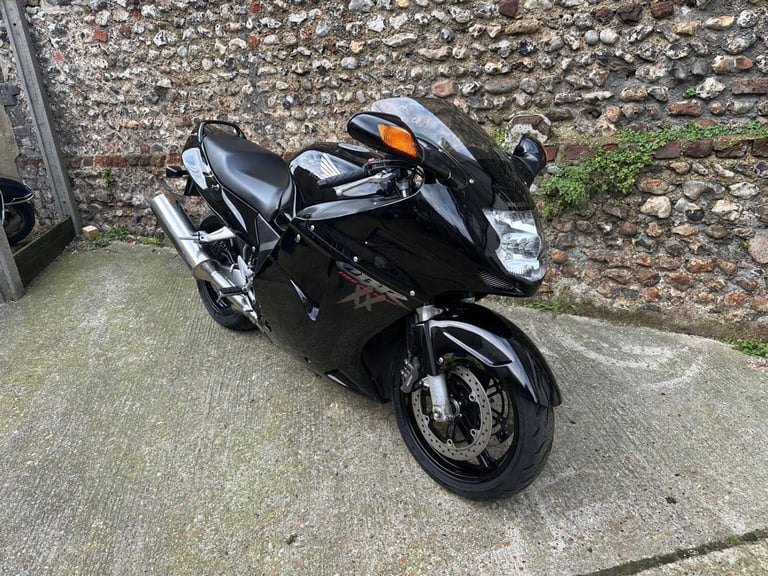 HONDA CBR1100XX SUPER BLACKBIRD - 1999 Petrol Manual in Black
