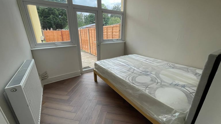 1-Bed/Ground-floor with Garden Access - Dss Considered