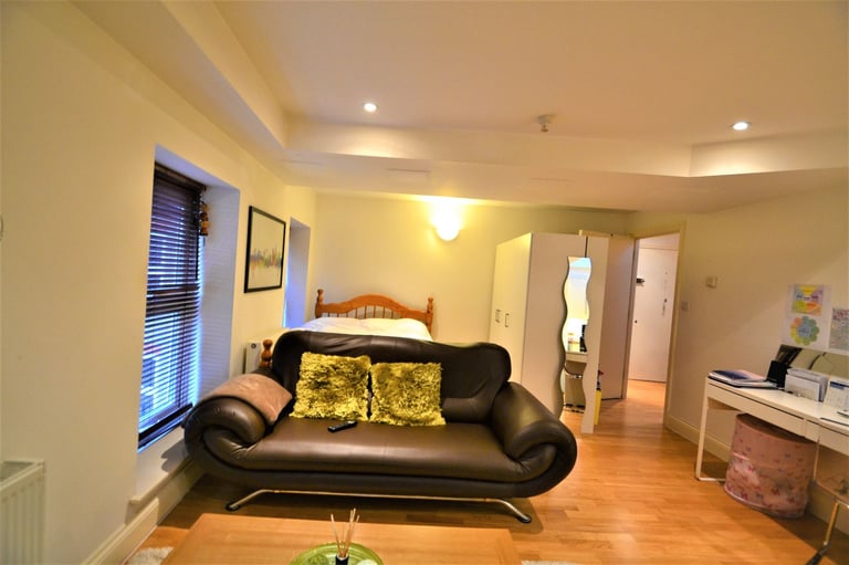 Stunning Studio Flat Available Near South Wimbledon Tube St - SW19