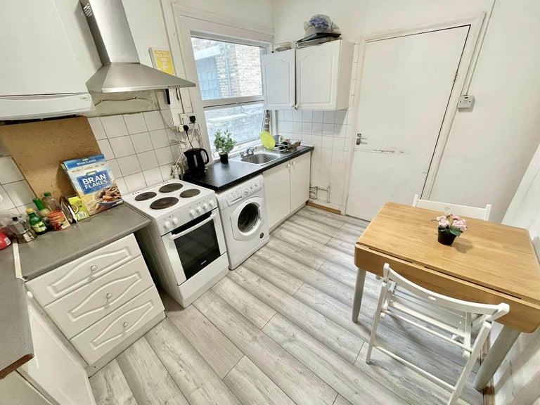 🔥Spacious Double Room✨Just Minutes from Limehouse Station!!