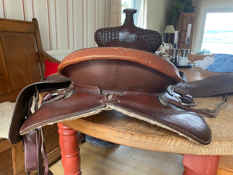 Western saddle