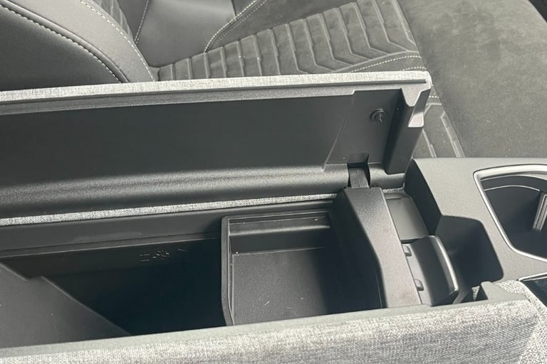  Peugeot 3008 SUV 1.2 Hybrid Gt Suv 5dr Petrol Hybrid E Dsc6 Euro 6 s/s 136 Ps