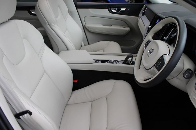 2021 Volvo XC60 2.0 B5 MHEV Momentum SUV 5dr Petrol Hybrid Auto AWD Euro 6 (s/s) (250 ps) ESTATE ...