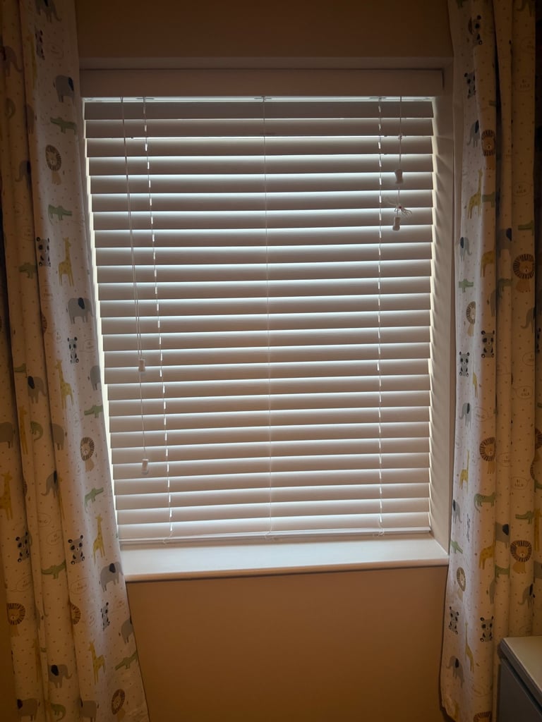 white wooden venetian blinds