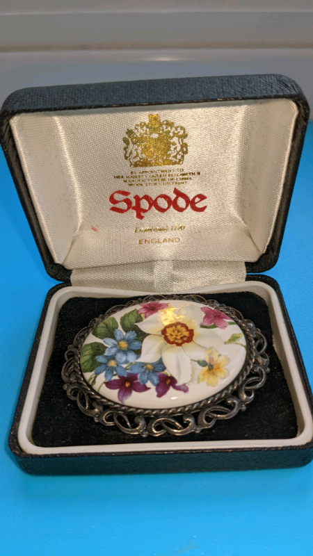 Vintage SPODE ceramic brooch