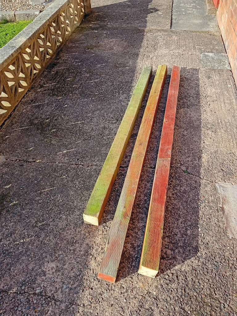 image for 3 fence posts 