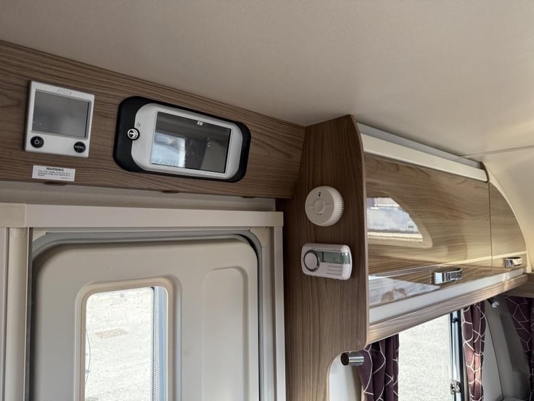 2020 SWIFT Challenger x835 4 Berth fixed island bed