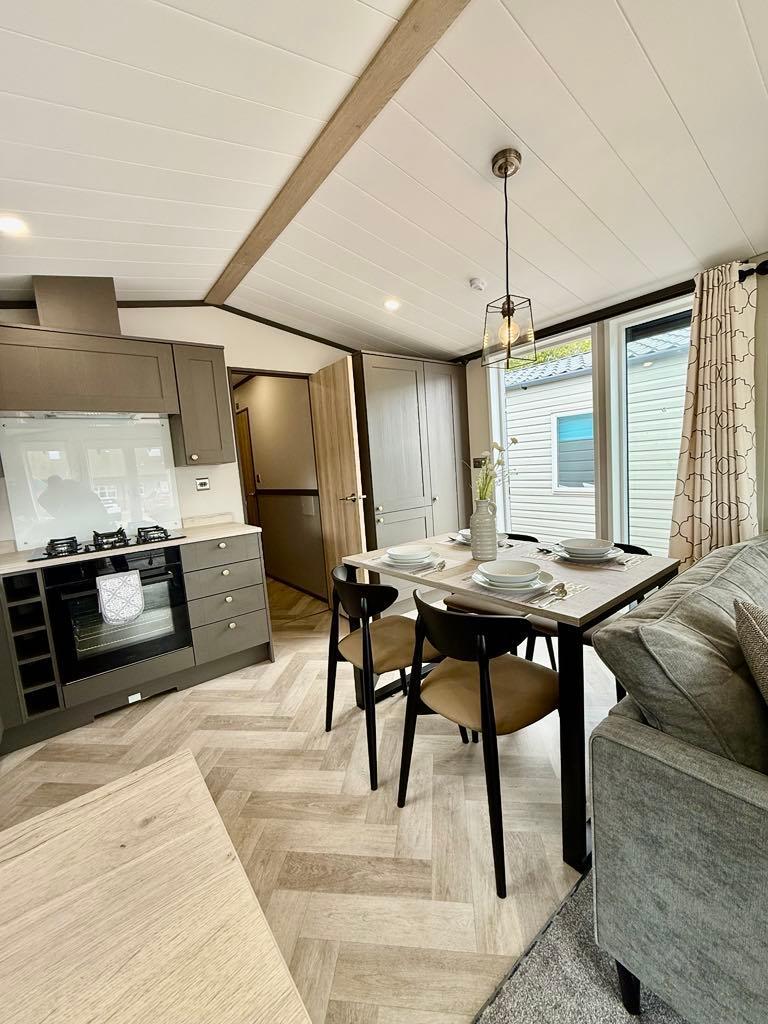 South Coast Seaside 8 Berth Lodge Finance Available CALL TOM [Phone number removed]