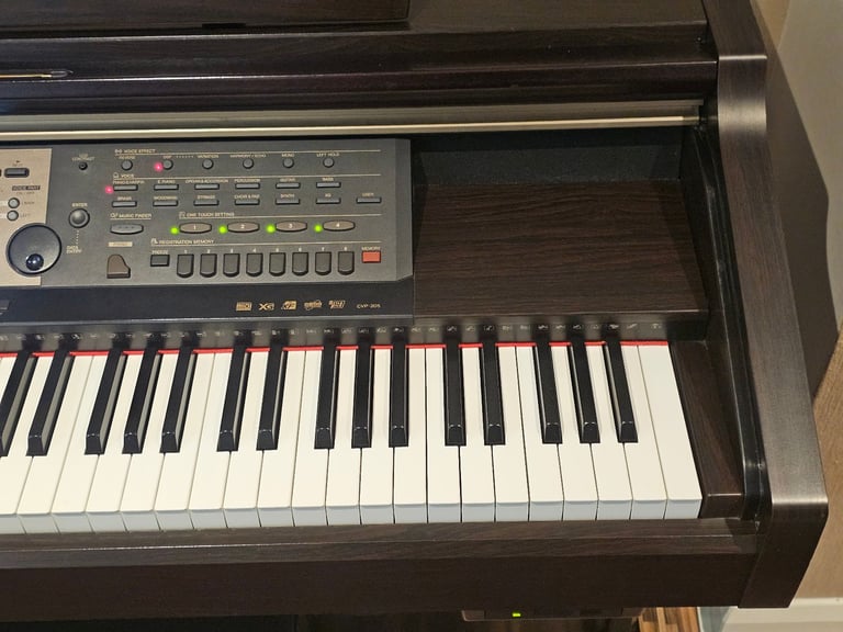 Yamaha Clavinova CVP-205 in Rosewood with Yamaha Bench