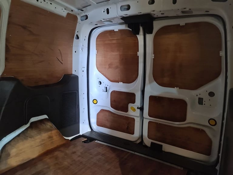 FORD TRANSIT CONNECT 1.5 200 ECOBLUE TREND P/V L1 100 BHP SWB DIESEL